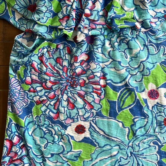 Lilly Pulitzer wynne asymmetrical top - Picture 3 of 8